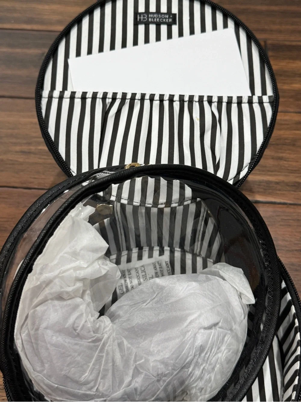 Hudson + Bleecker Preto Nomad Black Round Travel Kit Case